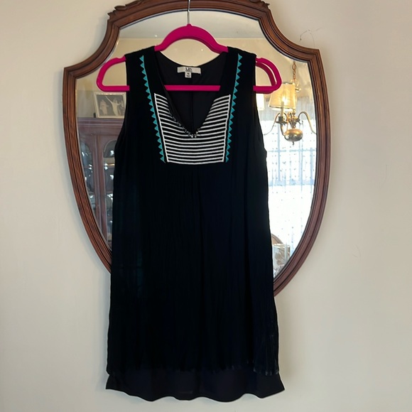 Ya Los Angeles Dresses & Skirts - Ya Los Angeles Medium Lined Boho Dress in EUC! Lining is longer than dress.